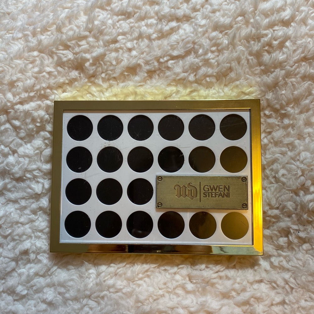 Eyeshadow palette
